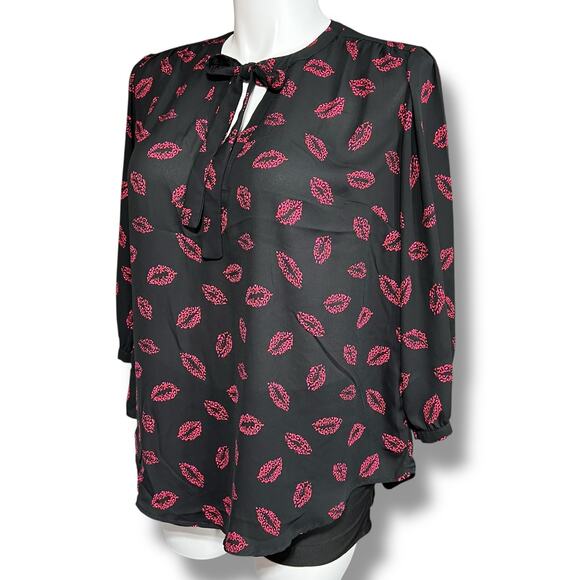 Torrid Womens Blouse Top Shirt Pullover Tie Collar Lip Print Black Pink Size 1 - Picture 6 of 12
